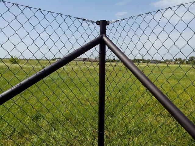 Сетчатый забор с установкой